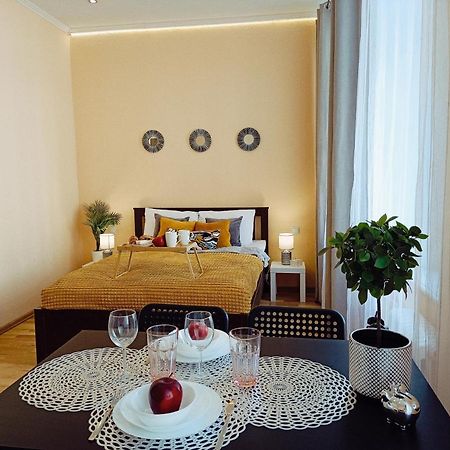 Centrally Located Studio Apartment Riga Kültér fotó