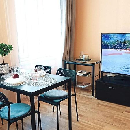 Centrally Located Studio Apartment Riga Kültér fotó