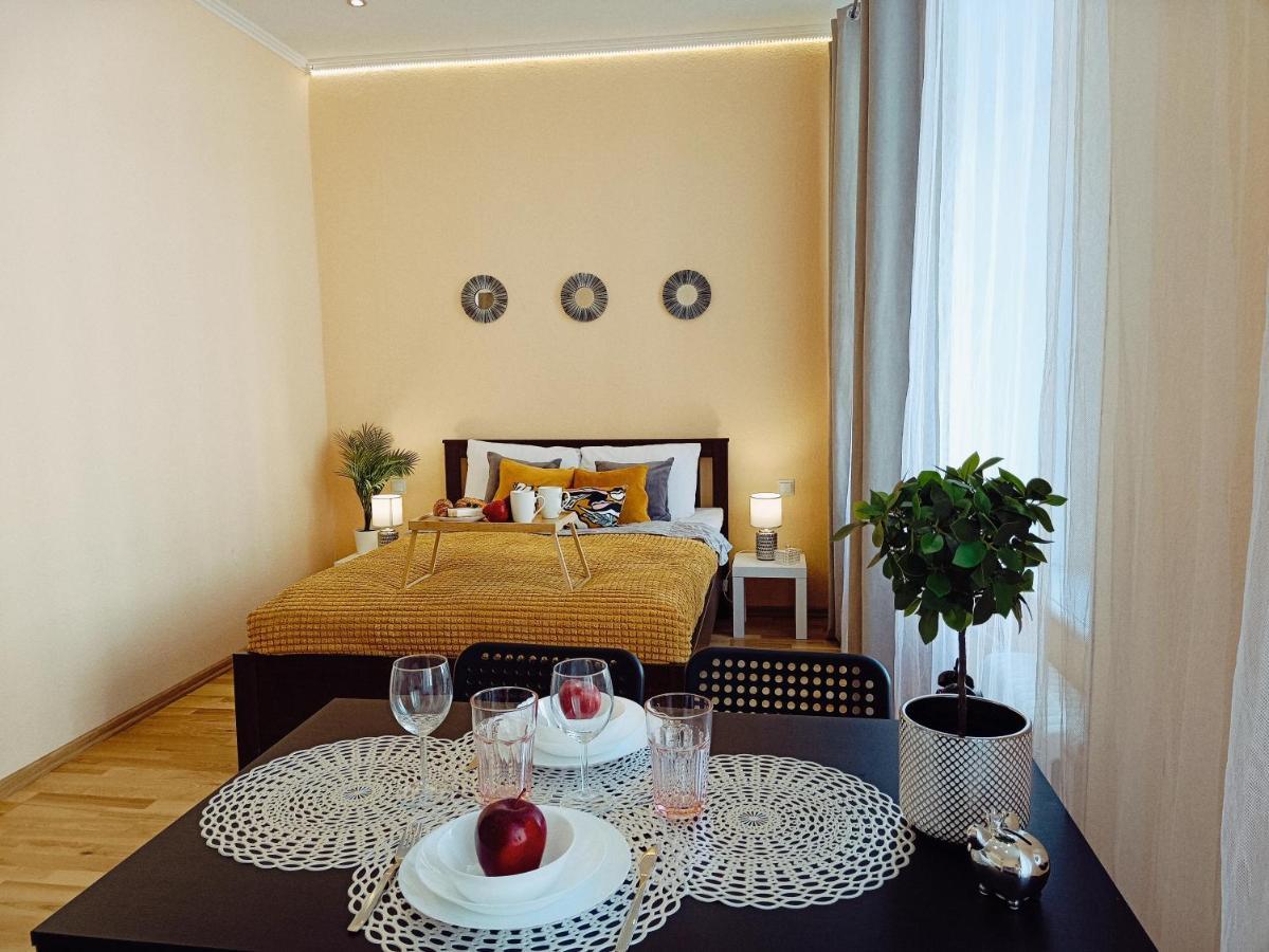 Centrally Located Studio Apartment Riga Kültér fotó