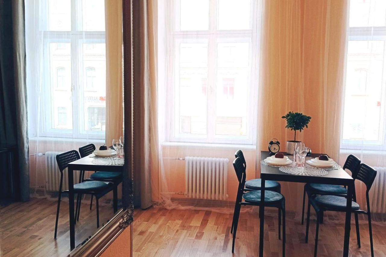 Centrally Located Studio Apartment Riga Kültér fotó
