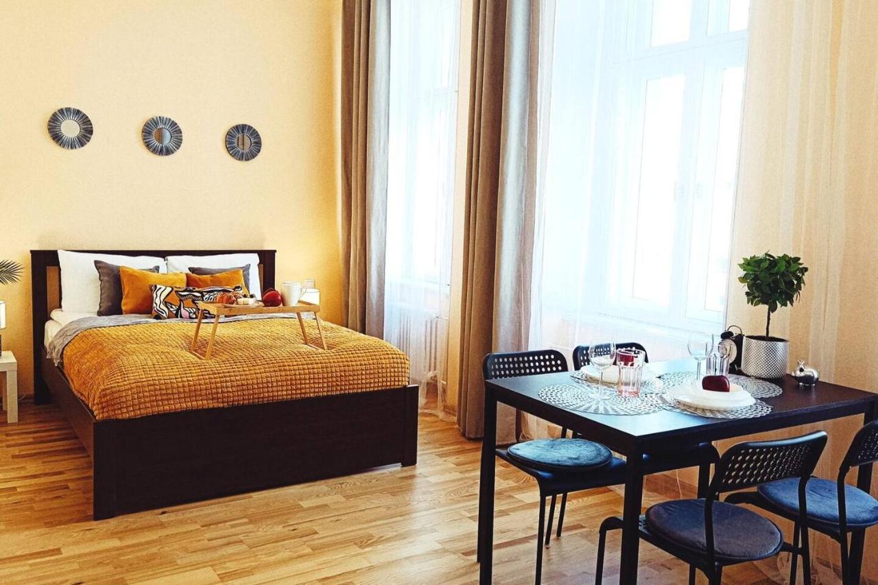Centrally Located Studio Apartment Riga Kültér fotó